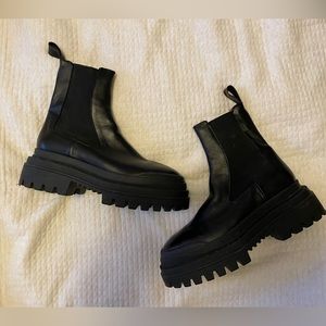 ZARA black platform chelsea boot